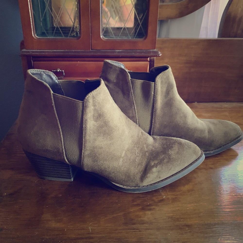 Olive booties